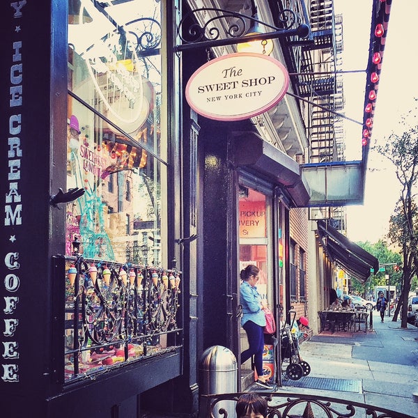 รูปภาพถ่ายที่ The Sweet Shop NYC โดย Roma A. เมื่อ 10/13/2015