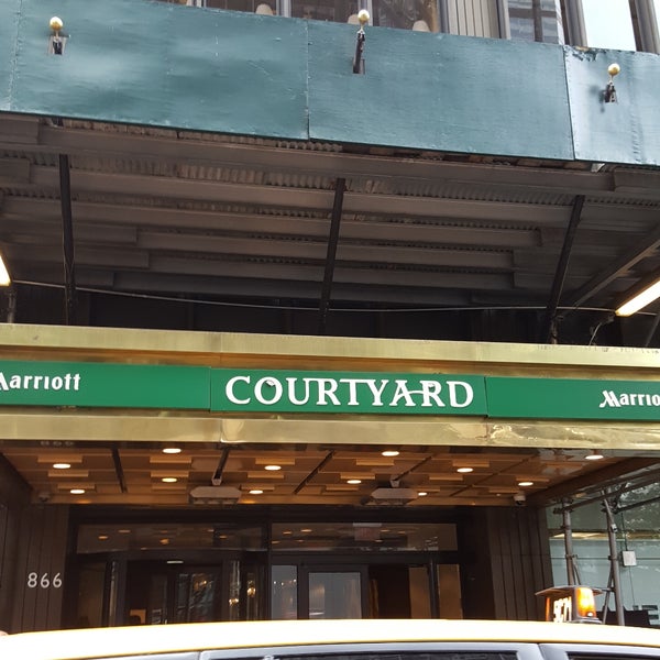 Photo taken at Courtyard by Marriott New York Manhattan/Midtown East by Rona G. on 8/28/2017