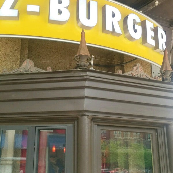 4/23/2017에 Olumide M.님이 Z-Burger에서 찍은 사진