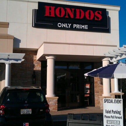 Снимок сделан в Hondo&#39;s Prime Steakhouse пользователем Holly C. 10/24/2012