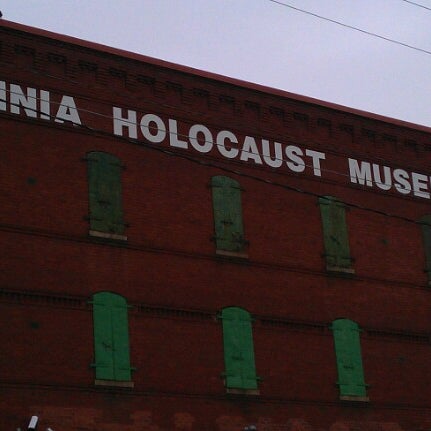 Foto tirada no(a) Virginia Holocaust Museum por Holly C. em 2/13/2013