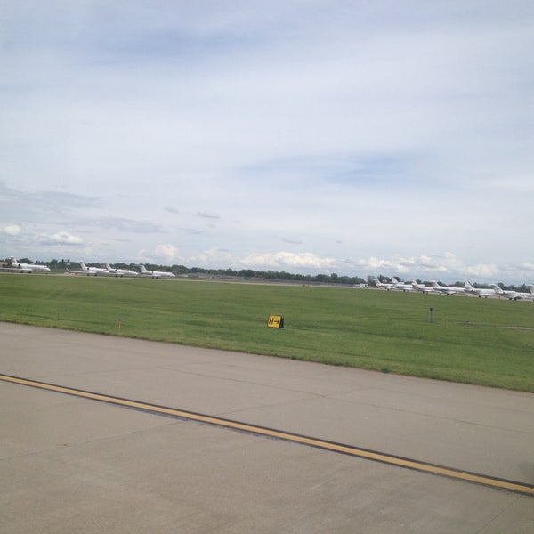 5/3/2013 tarihinde John Y. C.ziyaretçi tarafından Louisville Muhammad Ali International Airport (SDF)'de çekilen fotoğraf