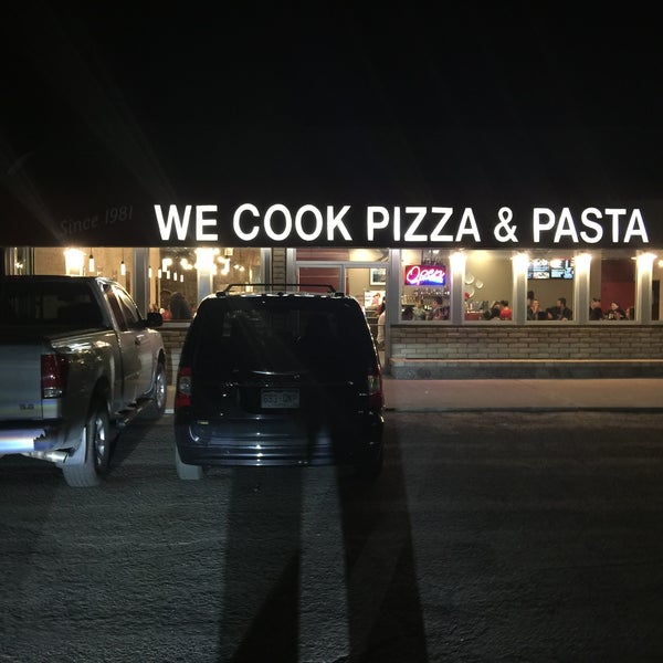 Foto tomada en We Cook Pizza and Pasta  por Charles T. el 5/16/2016