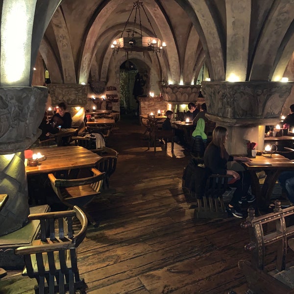 Foto tirada no(a) Rozengrāls | Authentic Medieval Restaurant por Marcus H. em 10/17/2019