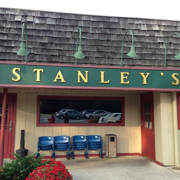 Foto tomada en Stanley&#39;s Tavern  por Christine M. el 8/30/2013
