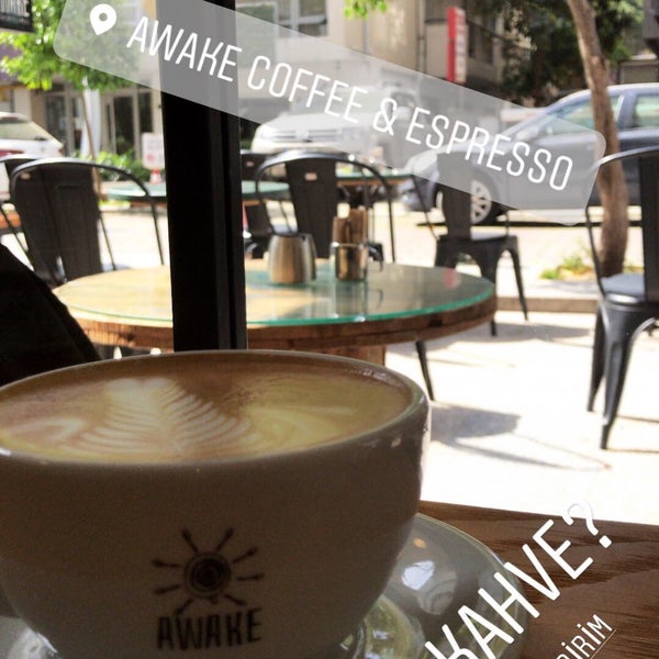 Foto tirada no(a) Awake Coffee &amp; Espresso por Cem Ç. em 5/26/2018