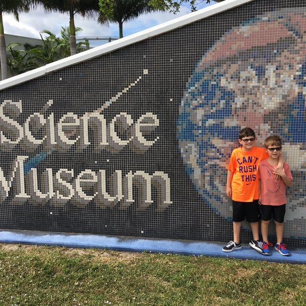 Foto tomada en South Florida Science Center and Aquarium  por Douglas S. el 2/18/2017
