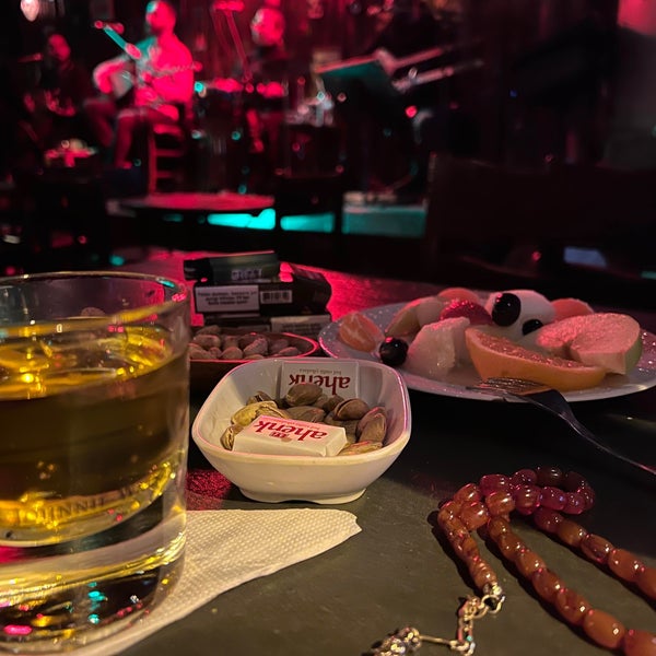 Photo taken at Çello Cafe &amp; Bar by Seyithan_Berzan _. on 12/10/2021