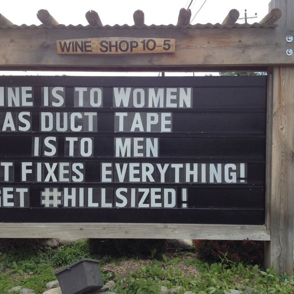 Das Foto wurde bei Hillside Winery von Malcolm H. am 5/18/2014 aufgenommen