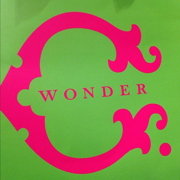 Супергерой который какает. Розовый оранжевый велосипед. Съемка раскладок одежды. C wonder. Строительный магазин интерьер магазина фасада.