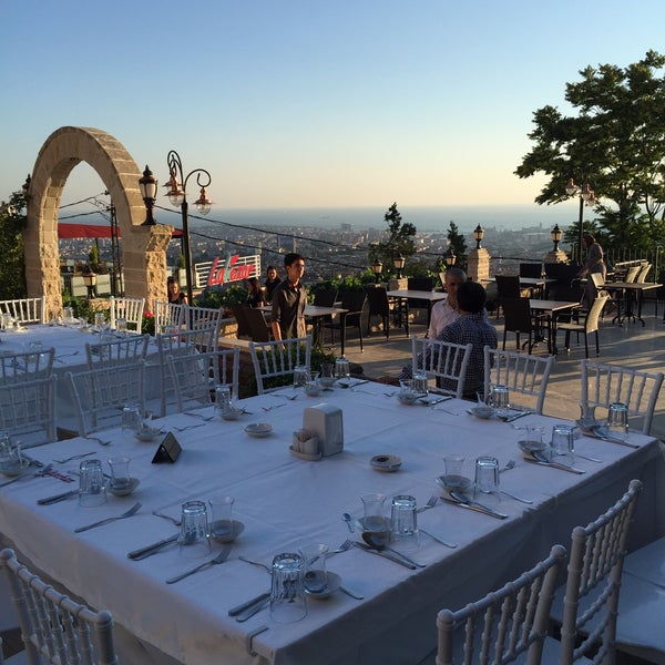 Foto tirada no(a) Küçük Çamlıca Nagehan Restaurant por ALi Rıza K. em 7/7/2015