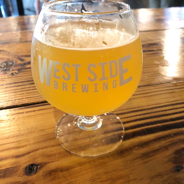 Foto tirada no(a) West Side Brewing por Corey P. em 6/8/2018