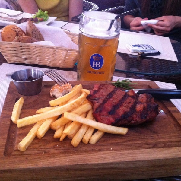 5/18/2013 tarihinde Oleksii O.ziyaretçi tarafından Пивний Ресторан Вагон / Beer Restaurant Wagon'de çekilen fotoğraf