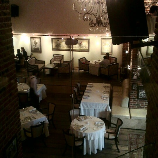 Foto diambil di Le Restaurant oleh Дмитрий Б. pada 7/25/2013