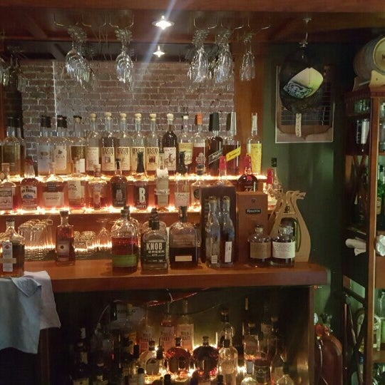 Das Foto wurde bei Jack and Tony&#39;s Restaurant &amp; Whisky Bar von Daniel G. am 6/3/2016 aufgenommen