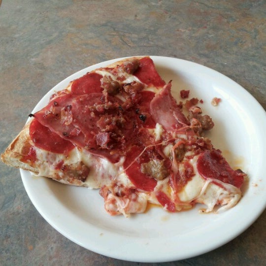 Снимок сделан в Pizza California пользователем Nathan N. 10/19/2012
