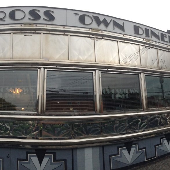 Foto tirada no(a) Crosstown Diner por Christine S. em 7/16/2014