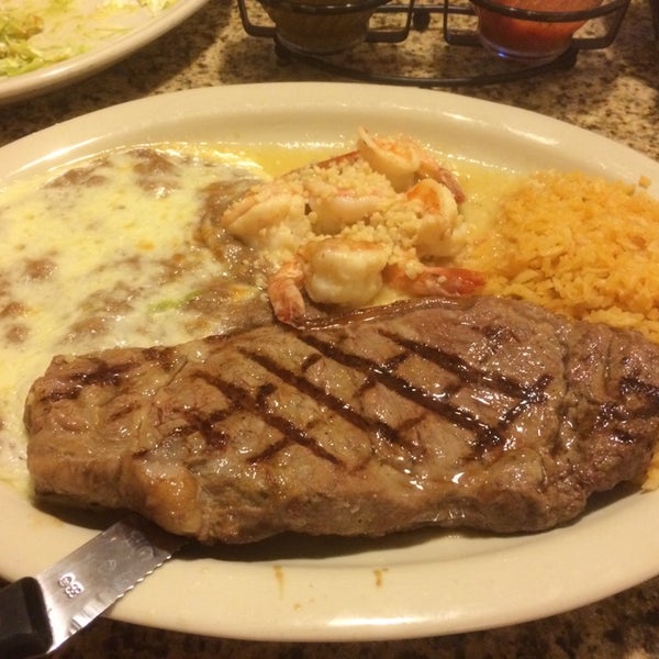 Photo taken at El Tapatio Restaurant &amp; Cantina by Mark B. on 9/9/2014