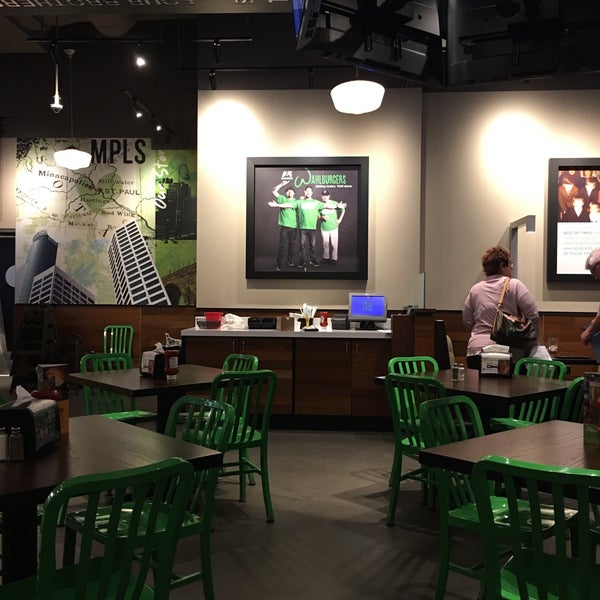 Photo taken at Wahlburgers by Vivian S. on 5/21/2019