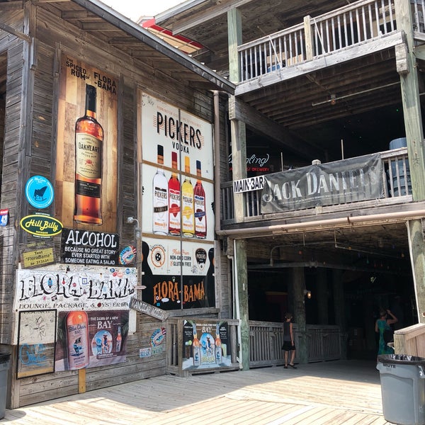 Das Foto wurde bei Flora-Bama Lounge, Package, and Oyster Bar von Darren G. am 8/13/2019 aufgenommen