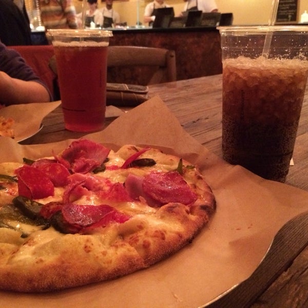 1/31/2014 tarihinde Chris R.ziyaretçi tarafından Pizza Snob'de çekilen fotoğraf