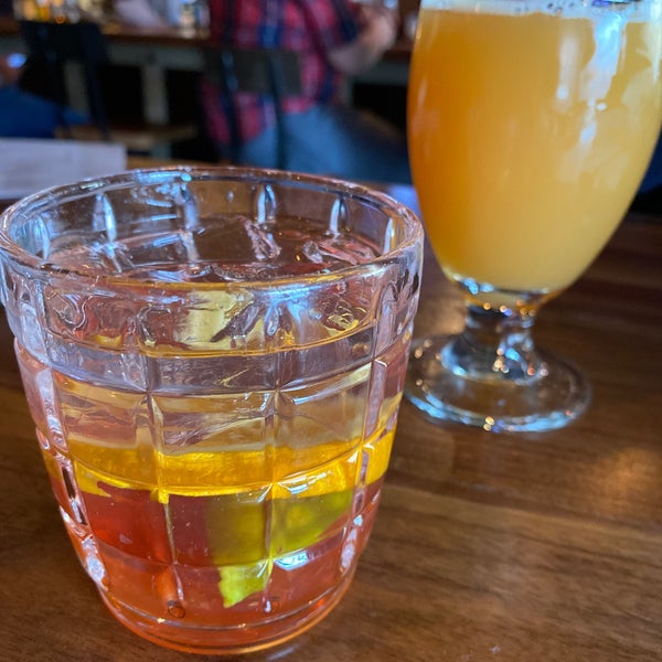 Growlers Pour House Gastropub in North Charlotte