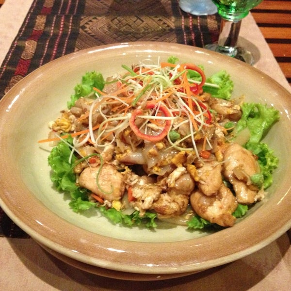 3/8/2013 tarihinde Reed M.ziyaretçi tarafından Thai Thai Restaurant'de çekilen fotoğraf