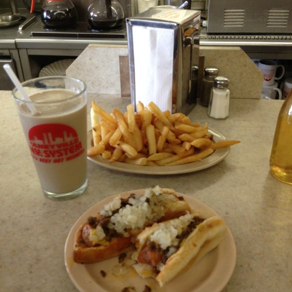 5/24/2013 tarihinde Brian F.ziyaretçi tarafından Olneyville New York System Restaurant'de çekilen fotoğraf