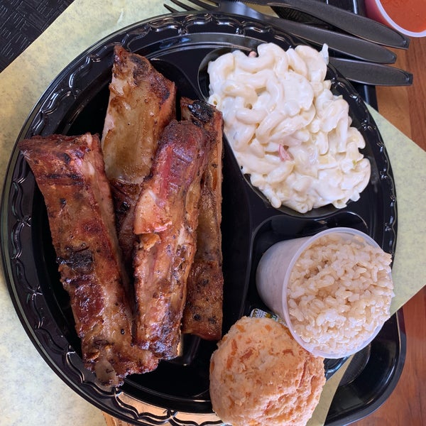 รูปภาพถ่ายที่ Santa Maria BBQ โดย Yng L. เมื่อ 6/29/2019