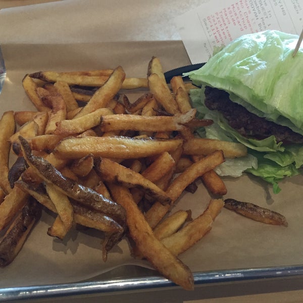 3/10/2016에 Yng L.님이 MOOYAH Burgers, Fries &amp; Shakes에서 찍은 사진