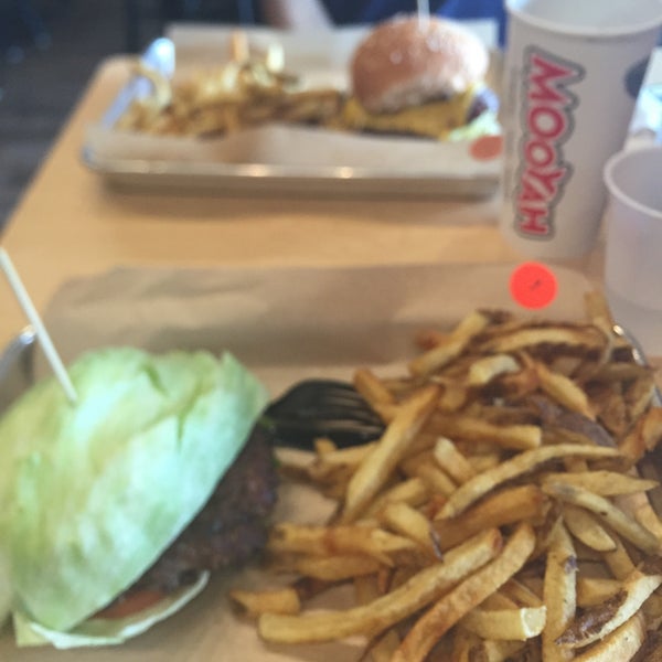 Photo taken at MOOYAH Burgers, Fries &amp; Shakes by Yng L. on 6/14/2016