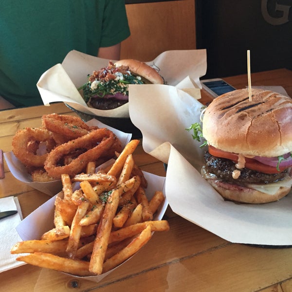 Снимок сделан в G Burger Fountain Valley пользователем Yng L. 8/29/2015