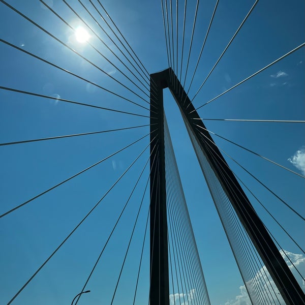 Foto diambil di Arthur Ravenel Jr. Bridge oleh Kelly pada 5/16/2022