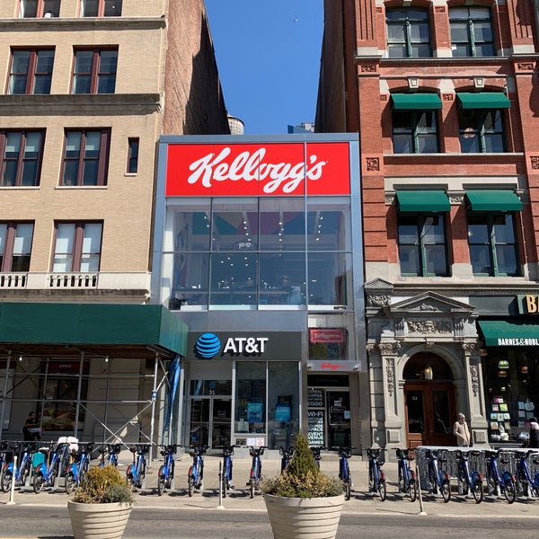 รูปภาพถ่ายที่ Kellogg’s NYC โดย 理央 周. เมื่อ 3/19/2019