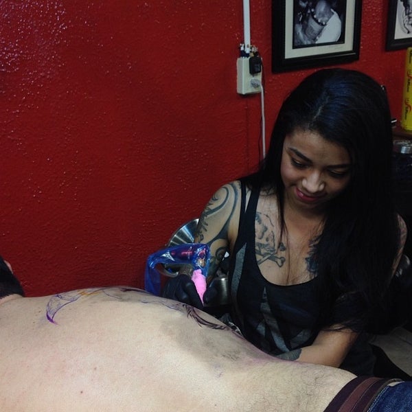 3/8/2014에 Melissa R.님이 Tatuajes de Reyes에서 찍은 사진