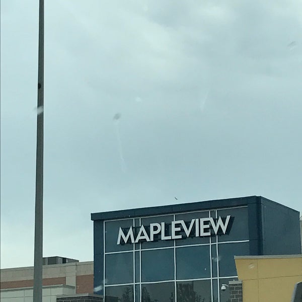 Foto tirada no(a) Mapleview Shopping Centre por Shane K. em 6/17/2017