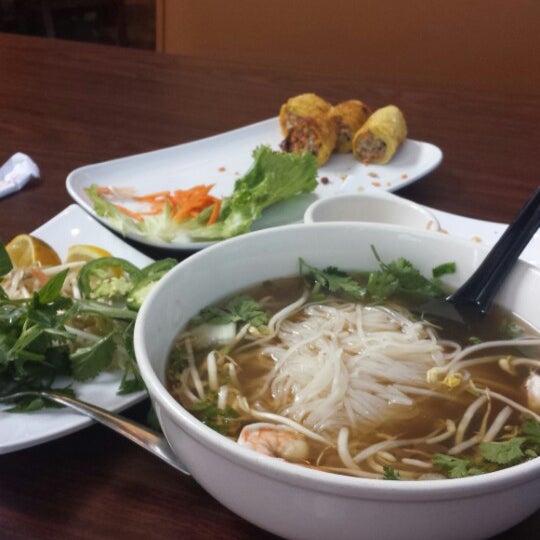 6/2/2014에 JoAnne R.님이 Heavenly Pho Vietnamese Cuisine에서 찍은 사진