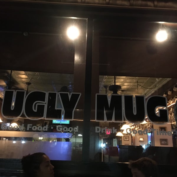 รูปภาพถ่ายที่ Ugly Mug Bar &amp; Restaurant โดย Paulette O. เมื่อ 9/4/2016