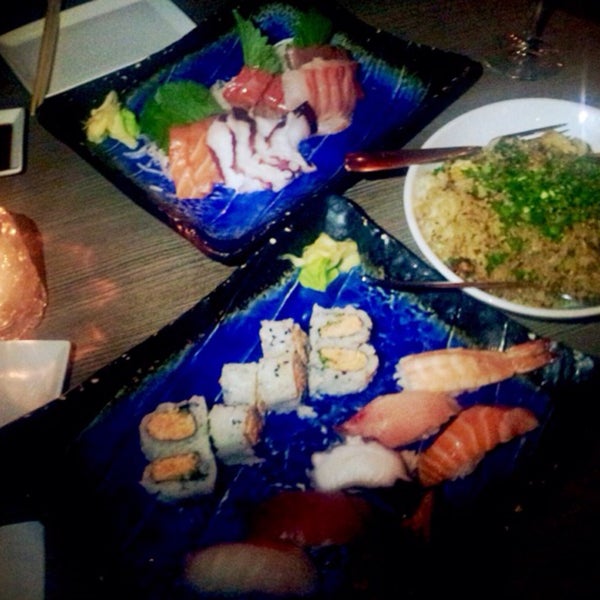 12/6/2014 tarihinde inno S.ziyaretçi tarafından Squid Ink Sushi Bar'de çekilen fotoğraf
