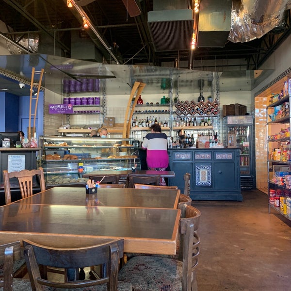 1/30/2022 tarihinde Seiichi I.ziyaretçi tarafından Zaguán Latin Bakery &amp; Cafe'de çekilen fotoğraf