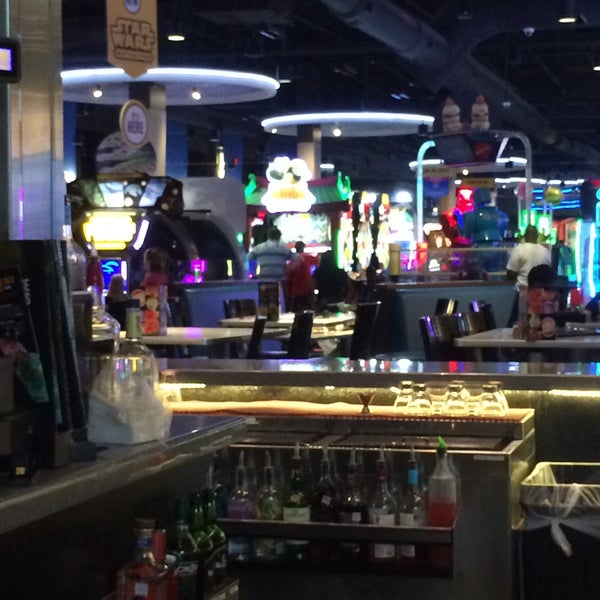 Photo taken at Dave &amp; Buster&#39;s by Seiichi I. on 6/18/2017