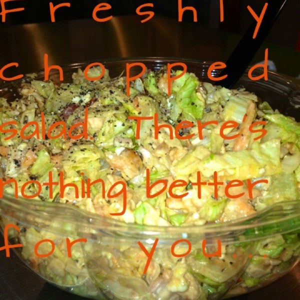 Das Foto wurde bei Fourleaf Chopped Salads von Kimbirly O. am 6/17/2013 aufgenommen