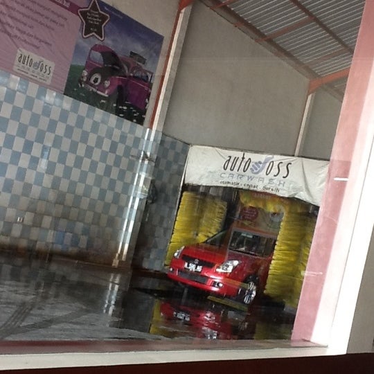 Снимок сделан в autoJoss car wash пользователем liestiana t. 11/9/2013