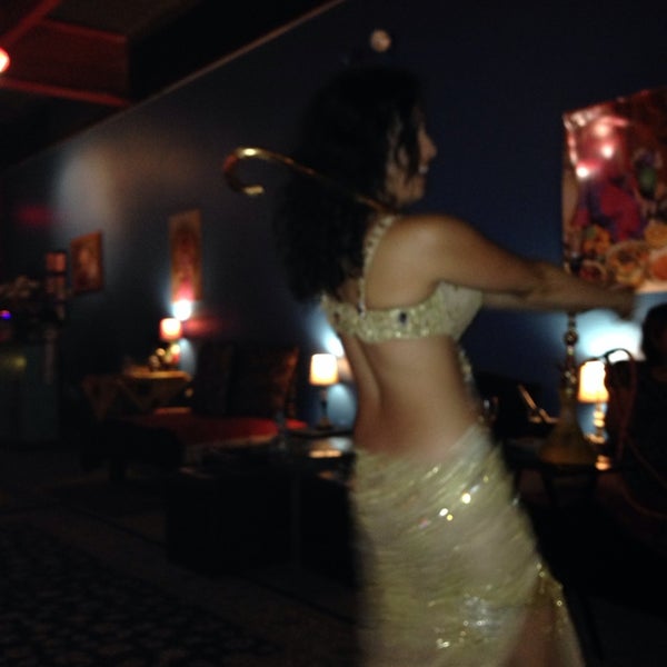 Das Foto wurde bei Genie&#39;s Hookah Lounge &amp; Persian Restaurant von Ayman A. am 9/6/2014 aufgenommen