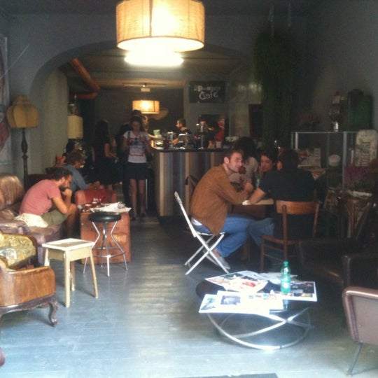9/21/2012 tarihinde Tessa b.ziyaretçi tarafından 2Periodico Cafè'de çekilen fotoğraf
