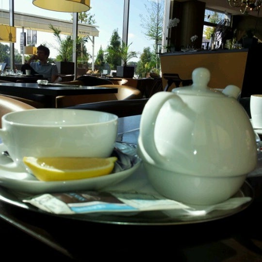 Das Foto wurde bei Cafe N More Nespresso von Dmitri v. am 10/14/2012 aufgenommen