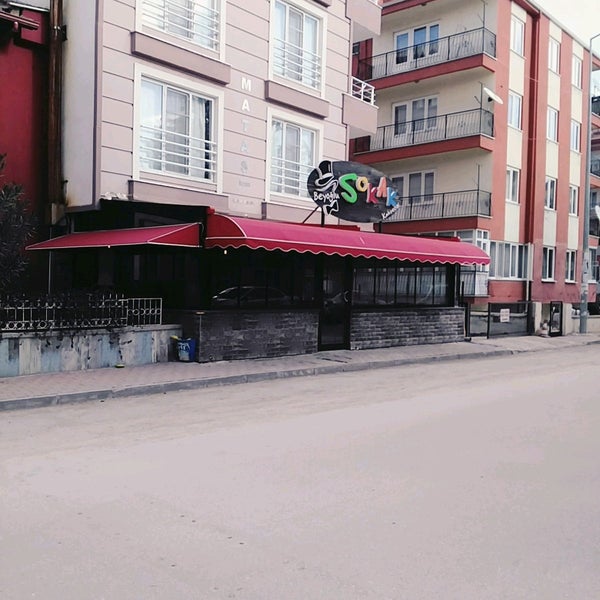 Photo taken at Beyoğlu Sokak Kahvecisi by Feray E. on 1/27/2017