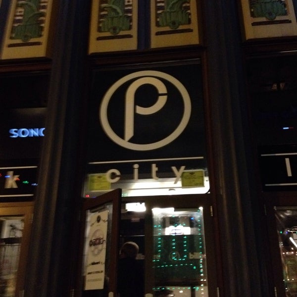 Foto tirada no(a) Park City Live por Rose C. em 1/22/2014