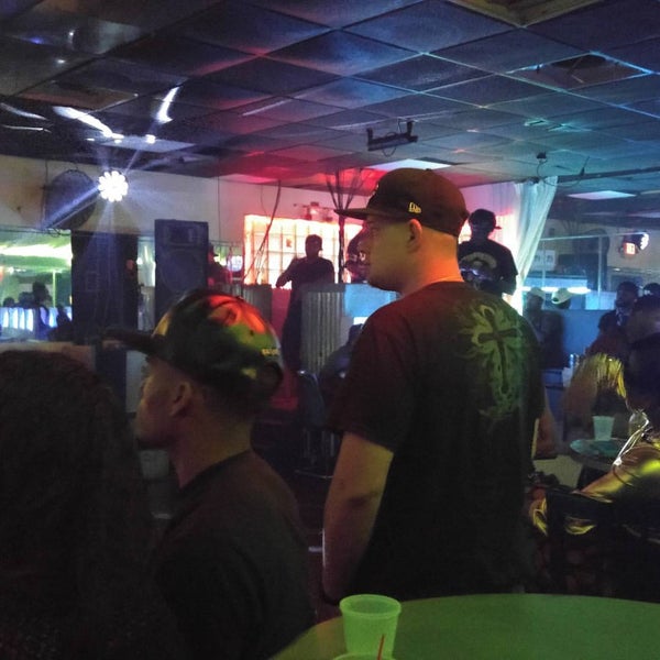 Ресторан левел 2 москва. Level 2 бар. Level 2 бар москва. Leveldva ресторан москва. Level 2 бар.