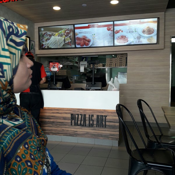 Photos At Pizza Hut Delivery Phd Pizza Place